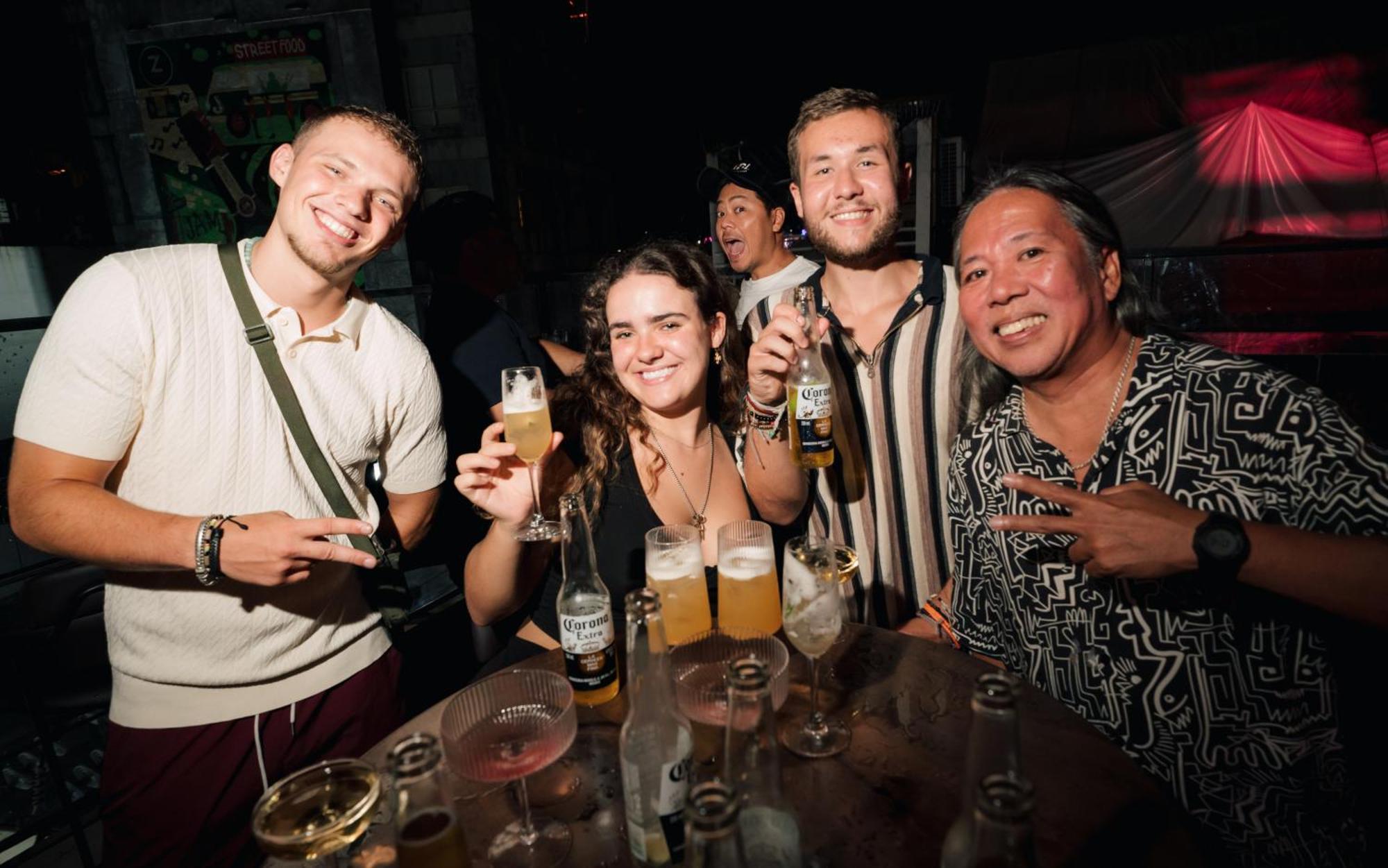 Ostello Mad Monkey Manila Makati City Esterno foto