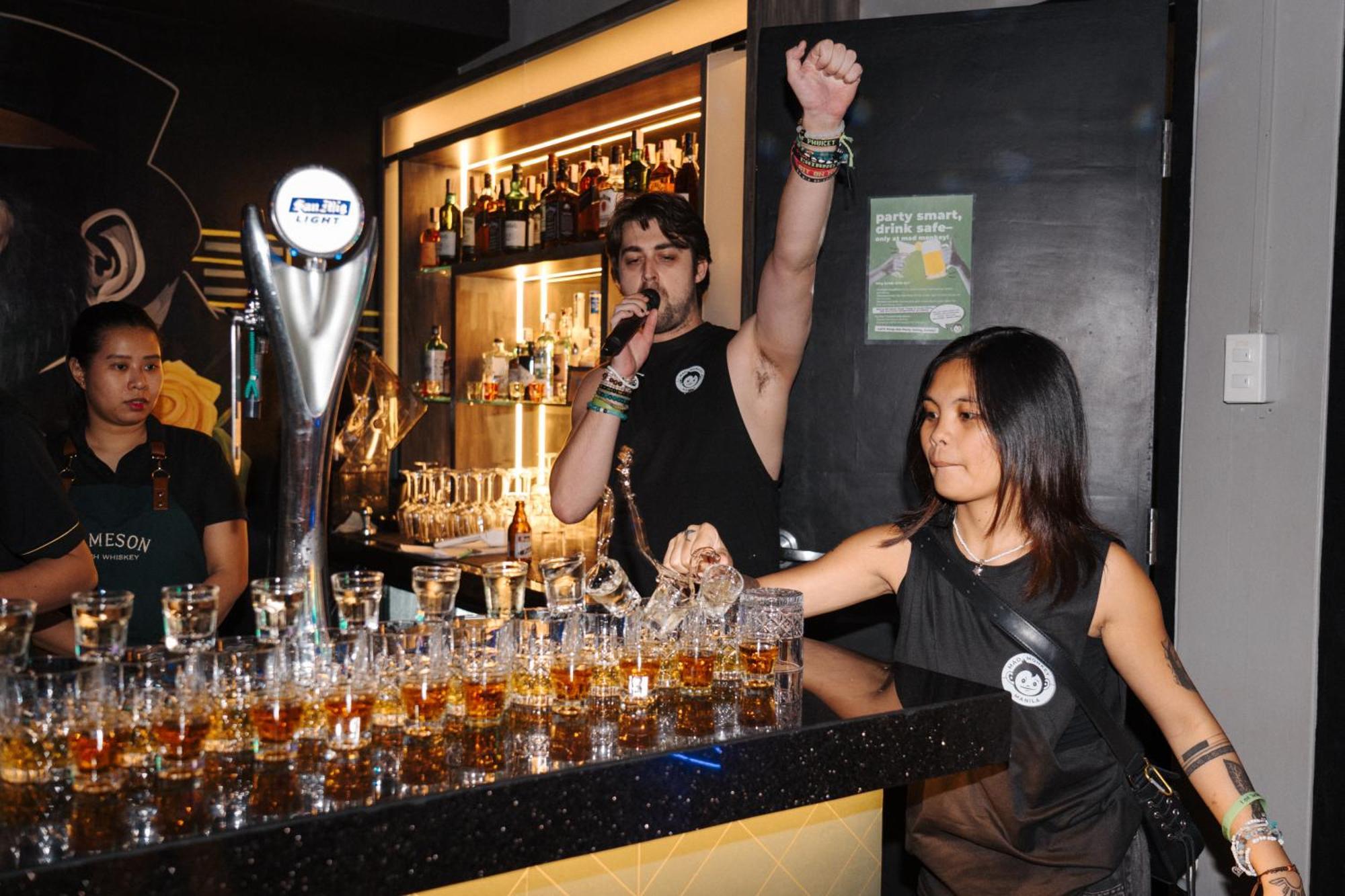 Ostello Mad Monkey Manila Makati City Esterno foto